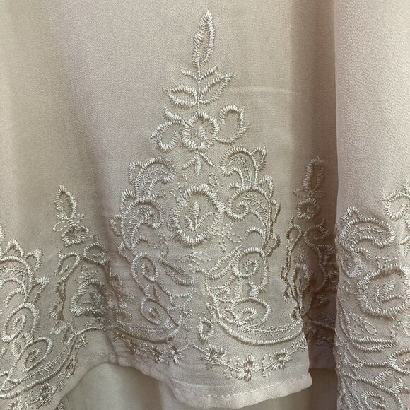 bke Boutique Women’s Cream Blush Tan Embroidered Chiffon Shark Hem Top Blouse-S - Picture 3 of 8